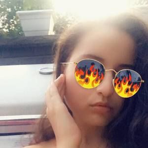 Meet your Posher, Léony